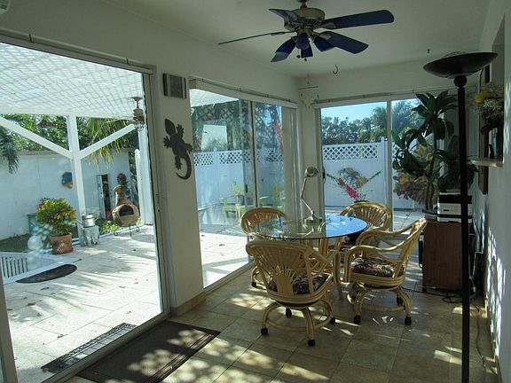 5th image of 190 N Coconut Palm Blvd