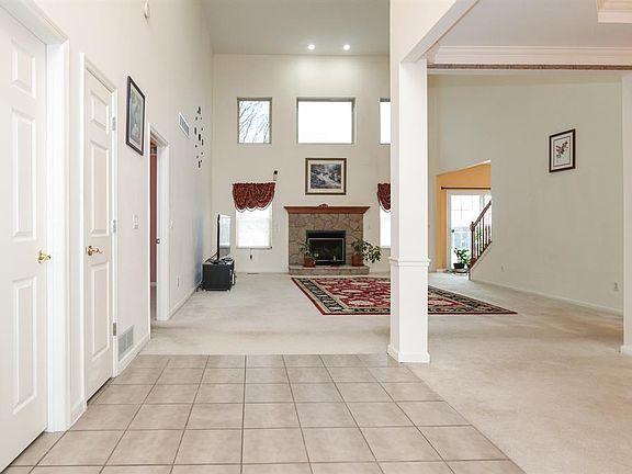 4th image of 6943 Maple Creek Dr