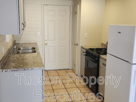 4th image of 3131 N Treat Ave E