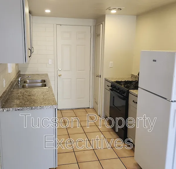 3131 N Treat Ave E — Photo 4