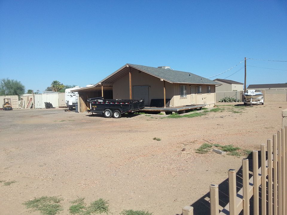 house sits on 2.5 acres