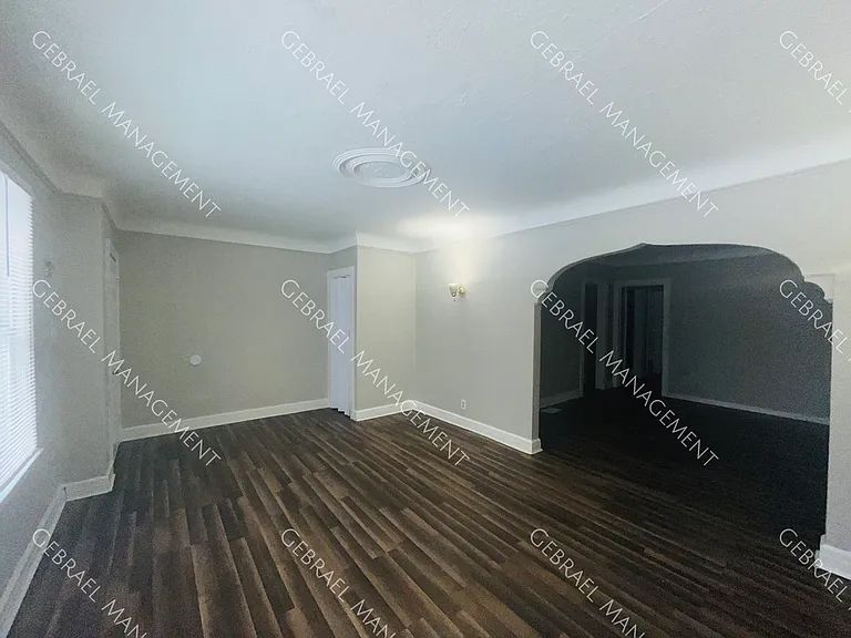 14828 Sussex St — Photo 3