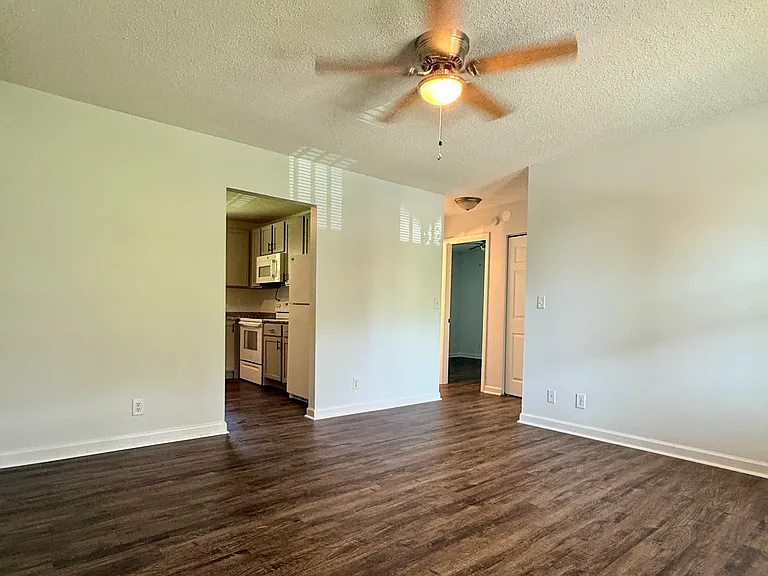 645B Flint Hill Rd — Photo 2