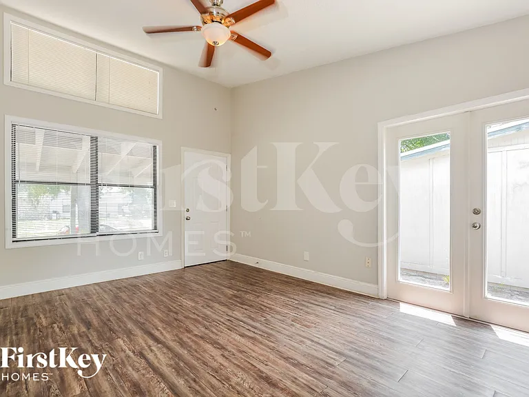531 Martin Place Blvd — Photo 3