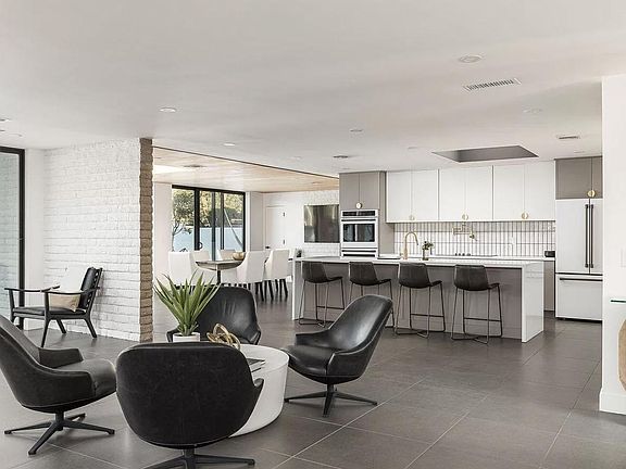 5th image of 4002 E Montebello Ave #1