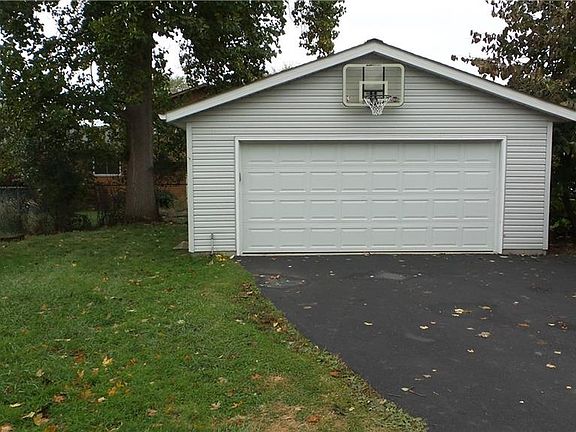 4th image of 7555 Primrose Dr
