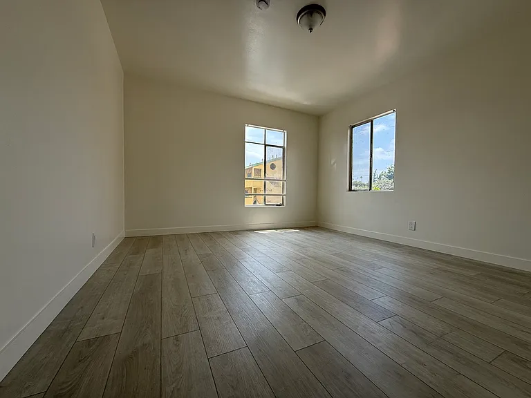 540 N Kingsley Dr #6 — Photo 5