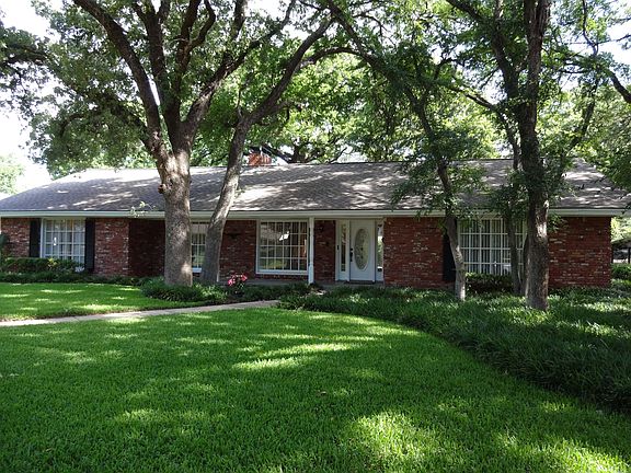 3rd image of 814 Sharpshire Dr