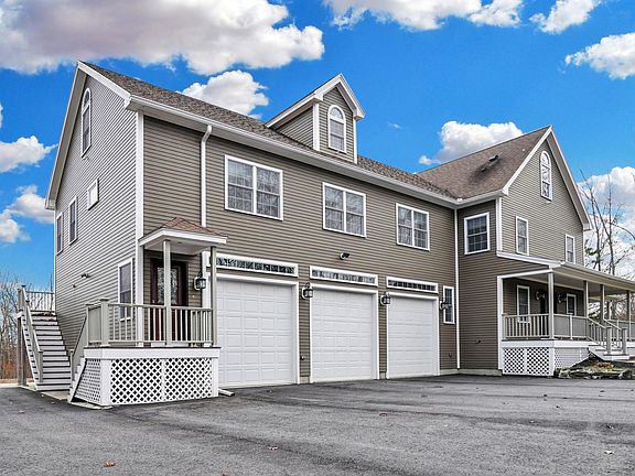 Private Entrance and Deck Entrance located on the left