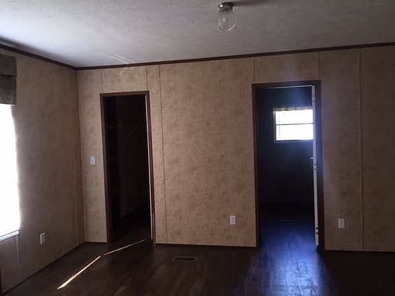 4th image of 1021 N Avenue K