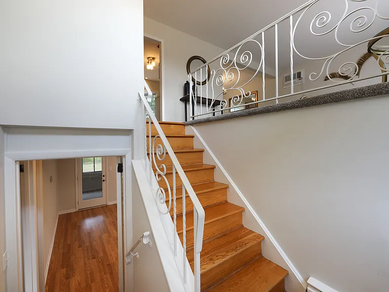 545 Maple Ave — Photo 11