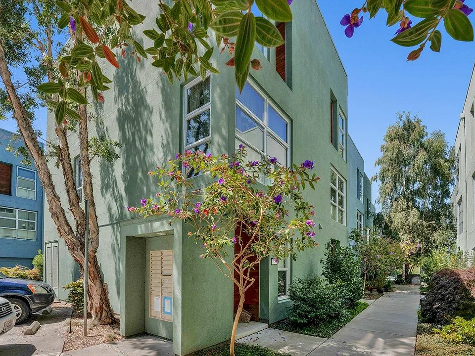 62 Glashaus Loop