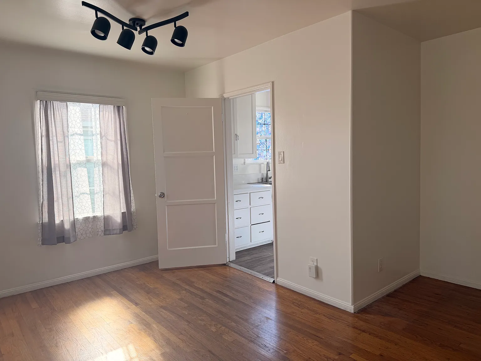 3 bed, 2.5 bath, 1510 sqft, $4,200 — Photo 1