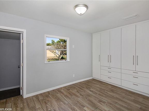 5th image of 905 Columbia Ave