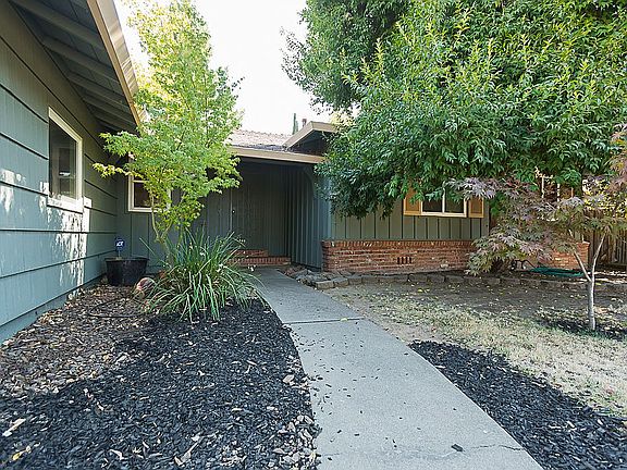 2nd image of 2154 Sarazen Ave
