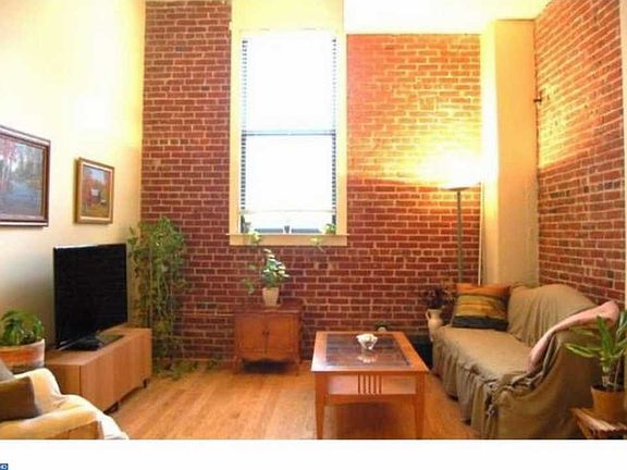 3rd image of 315 New St APT 117