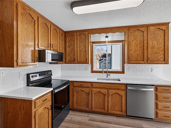 3rd image of 205 Dawn Ave