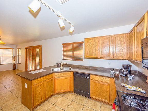 4th image of 654 W Cholla Crest Dr