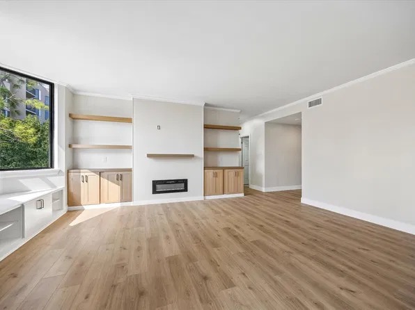 651 Bering Dr Unit 402, Houston, TX 77057