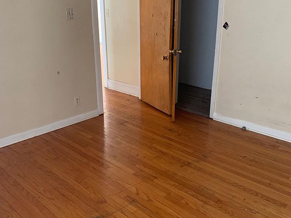 5th image of 6630 N Artesian Ave #200
