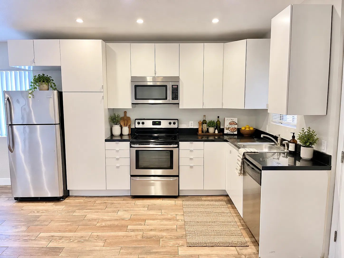 3 bed, 1200 sqft, $1,795 — Photo 2