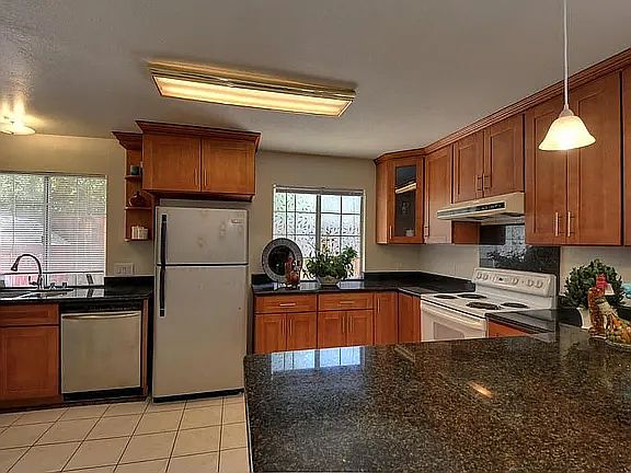 3rd image of 346 Oakberry Way