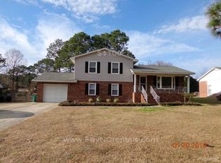 3680 Golfview Rd, Hope Mills, NC 28348