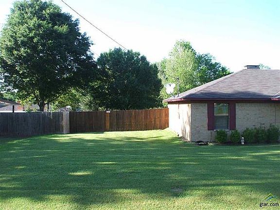 3rd image of 112 Wendy Dr