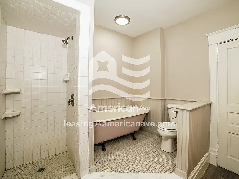 1696368_010_wm_-_main_bathroom_12971972.jpg