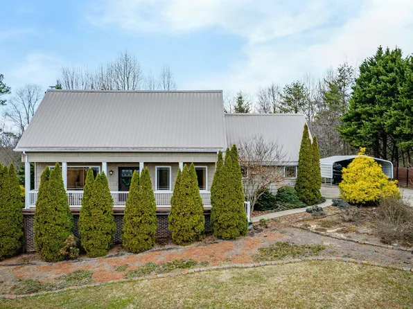 355 Huckleberry Rd, Bluff City, TN 37618
