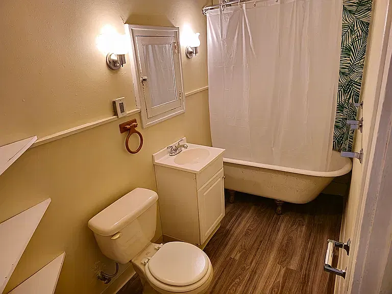 1 bed, 900 sqft, $1,200 — Photo 4