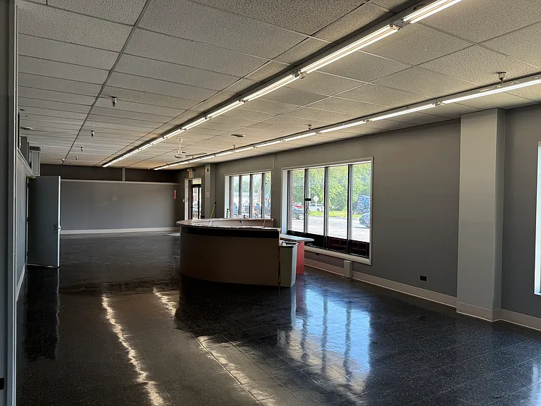 706 W Baltimore St — Photo 2