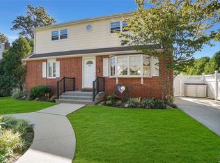 26 New York Ave, Massapequa, NY 11758