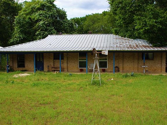 This home has a oversized garage and carport