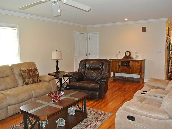 3rd image of 127 Keen Dr