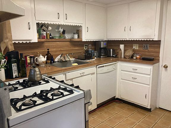3rd image of 515 N Main St #2