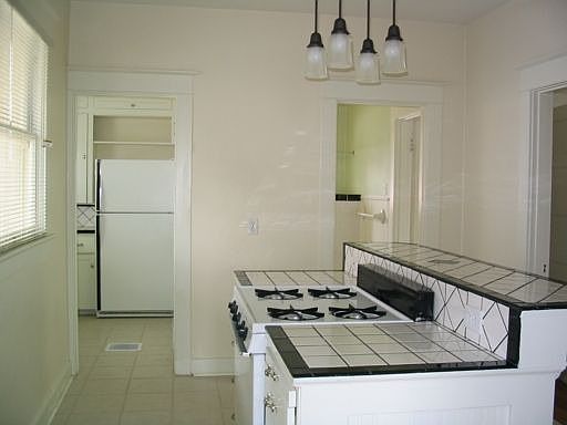 3rd image of 4905 NE 8th Ave