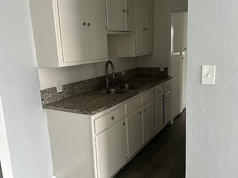 1431 Elm Ave #1 — Photo 4