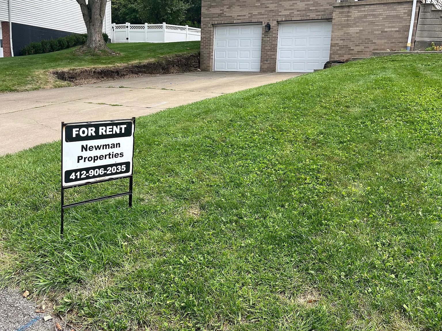 3 bed, 1.5 bath, $2,150 — Photo 2