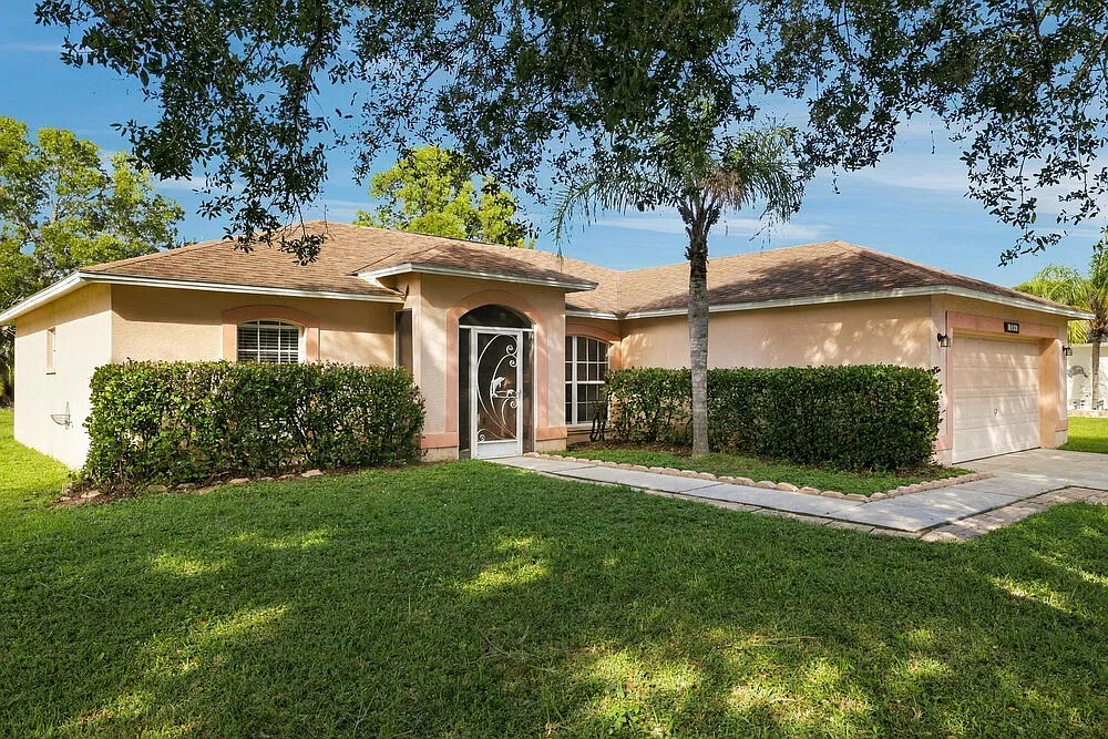 3 bed, 2.0 bath, 1383 sqft, $1,755 — Photo 3