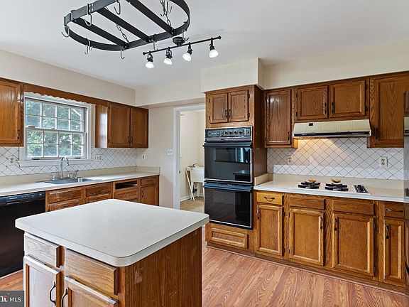 5th image of 5919 Walleye Ct
