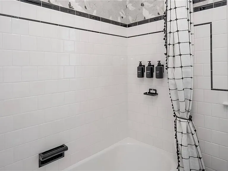 26 Vernon Ave — Photo 28