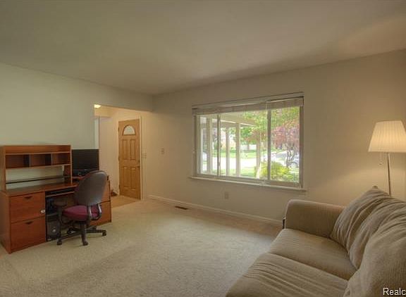 3rd image of 6241 Runnymeade Dr