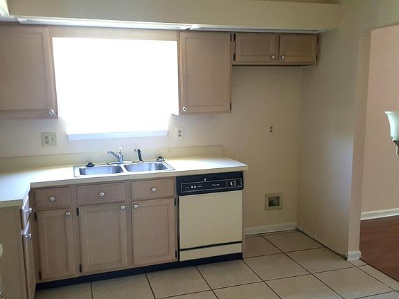 2nd image of 8498 Rockridge Dr