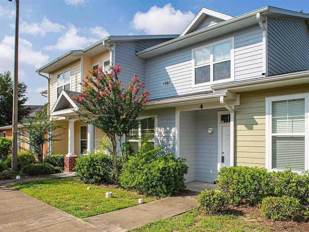 3 bed, 2.5 bath, 1747 sqft, $1,895 — Photo 3