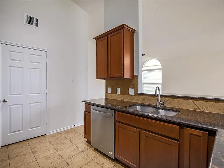 137 Langtry Ln — Photo 13