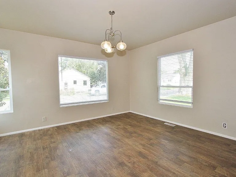 1502 Ellis Ave — Photo 9