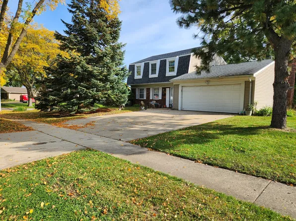 25 Emerson Dr, Schaumburg, IL 60194