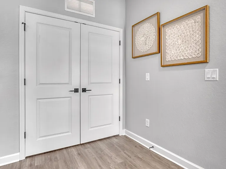 Palm Breeze Apartments — Photo 9