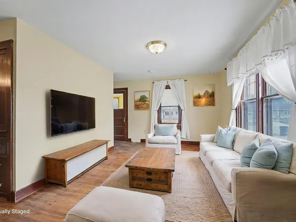 120 Grove St S, Belle Plaine, MN 56011